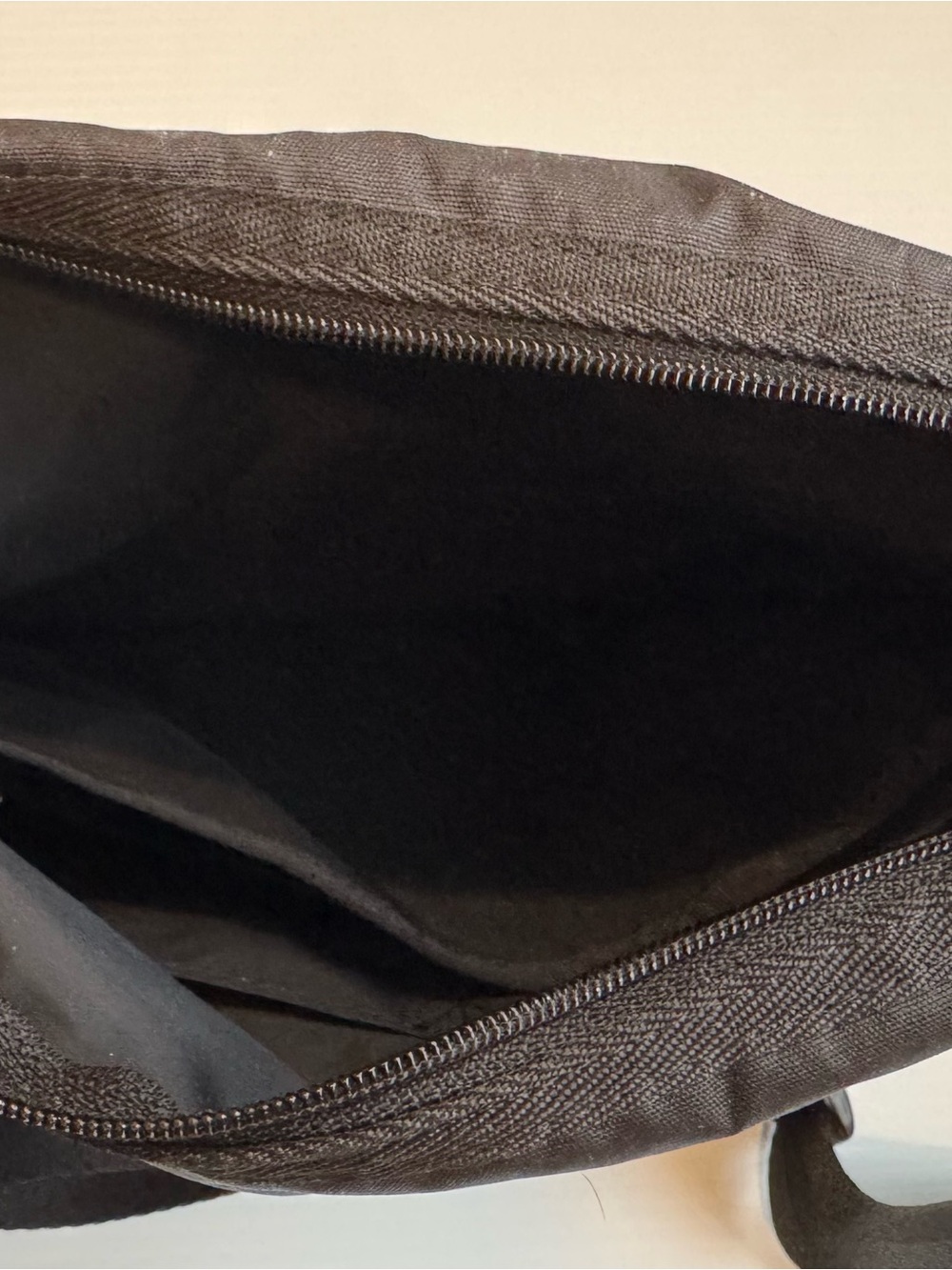 LeSportsac Rip Stop  Black Crossbody Shoulder Bag - Picture 7 of 14